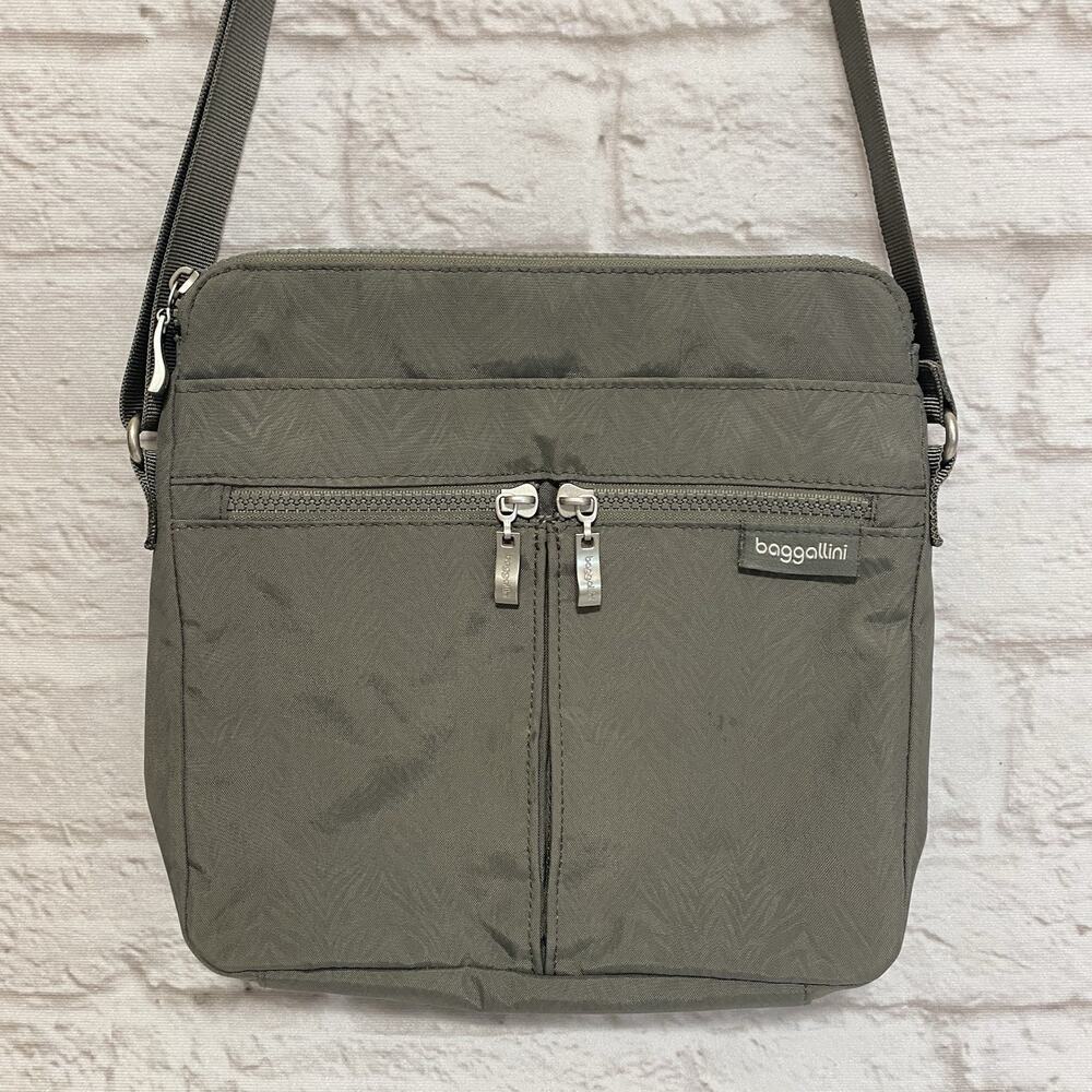 Baggallini Comrade Gray Crossbody Purse Bag